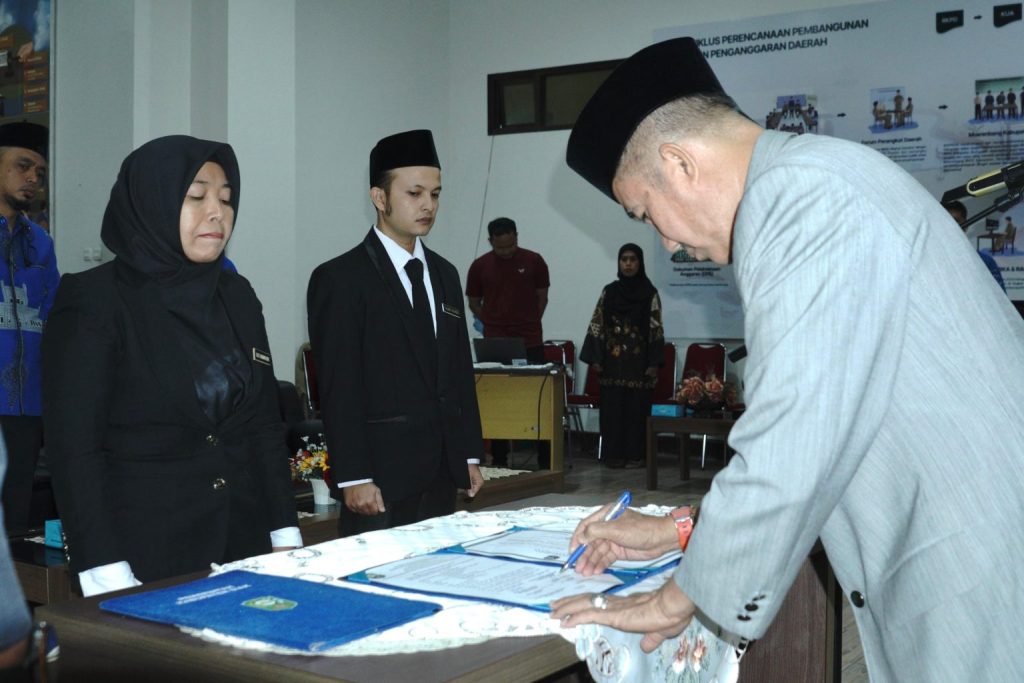 Lantik Dua Pejabat Fungsional Siak, Pj Sekda Tekankan Integritas Profesionalitas dan Loyalitas