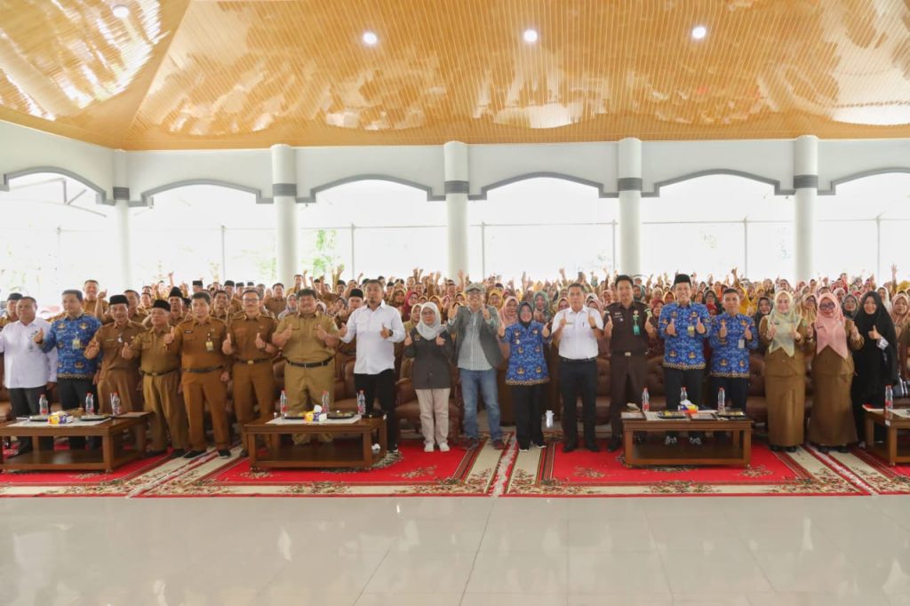 Seminar Jurnalistik PWI Siak, Bupati Afni : Gunakan Hak Jawab Jika Tidak Berkenan dengan Berita