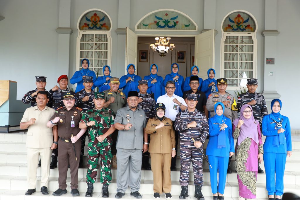 Lanal Dumai Gelar Bakti Sosial, Bupati Afni Sebut Wujud Sinergi Pemkab dan TNI