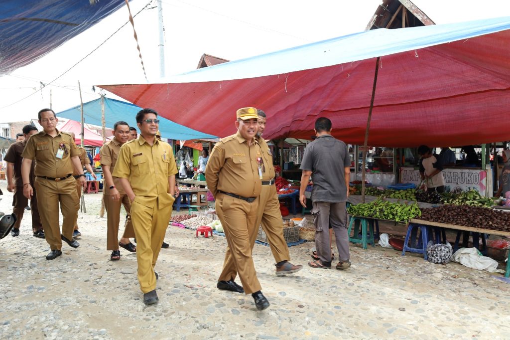 Tinjau Pasar Sialang Sakti Sekda Siak Terima Keluhan Kesah Pedagang