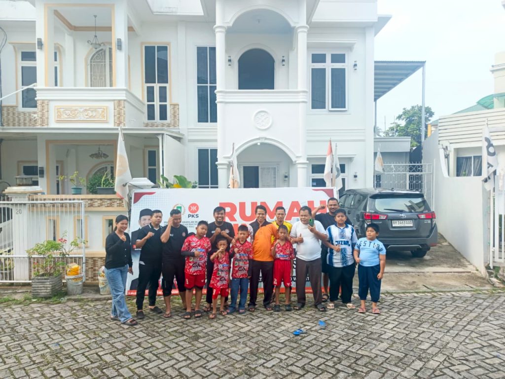 Dari Mimbar ke Lapangan Hijau, Samsuri Daris Suntikkan Semangat Juang Bocah SSB Bina Mandiri Tembilahan di Ajang Internasional