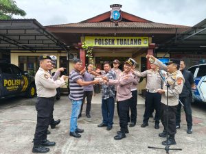 Kapolsek Tualang Beri Bibit Pohon kepada Personel yang Berulang Tahun, Wujudkan Green Policing