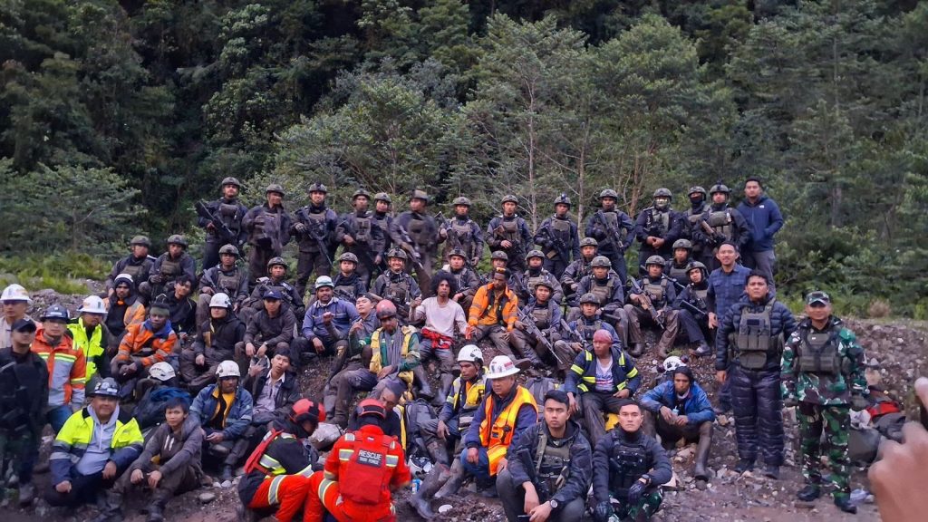 TNI Berhasil Selamatkan 18 Karyawan PT. Freeport Indonesia di Papua Tengah