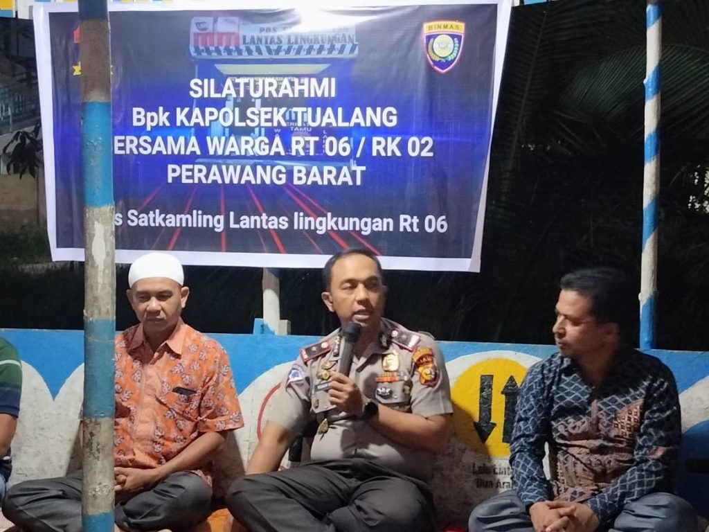 Jaga Kamtibmas, Kapolsek Tualang Silaturahmi dengan Warga RT. 06 RK.02 Perawang Barat