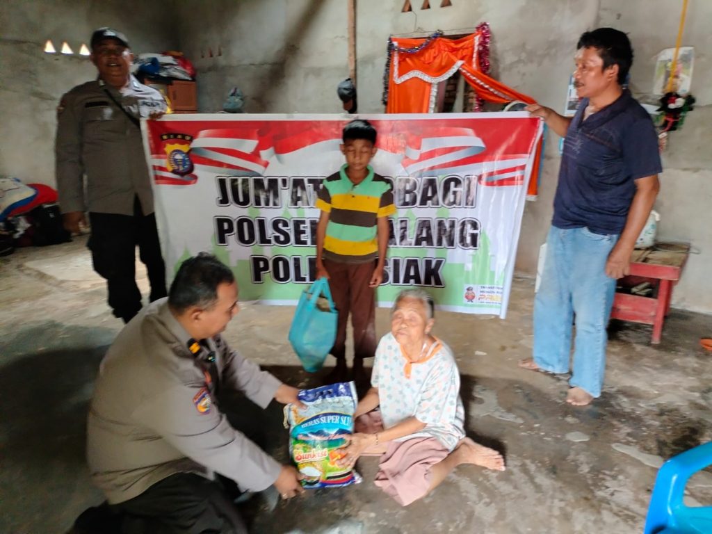 Harukan Hati, Polsek Tualang Bantu Lansia Pencari Rongsokan yang Hidupi 3 Cucu di KPST