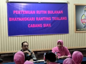Kapolsek Berikan Arahan pada Pertemuan Bhayangkari Ranting Tualang tekankan bijak bermedsos