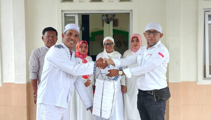 Safari Ramadan dan Jum’at Berkah Keluarga Besar Pelauw Depok, Jawa Barat Pembagian Takjil