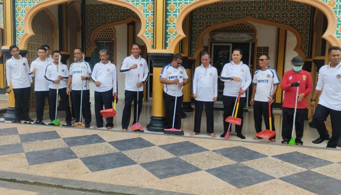 Sambut Ramadhan, Lapas Tembilahan Gotong Royong Bersihkan Masjid Miftahul Jannah