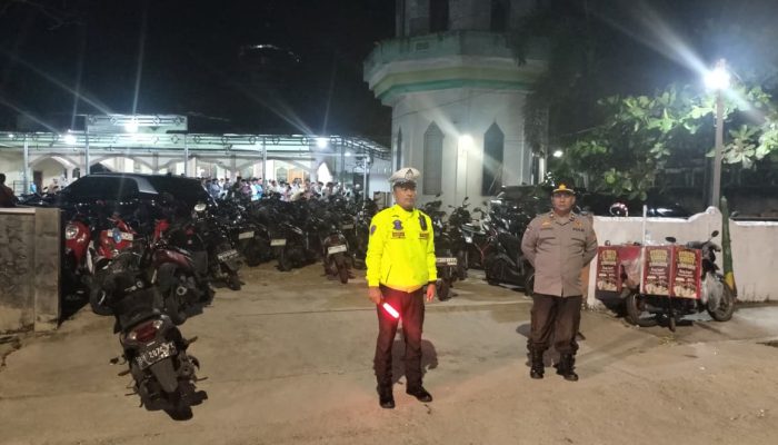 Antisipasi Gangguan Kamtibmas, Polsek Tualang Patroli Masjid Saat Tarawih