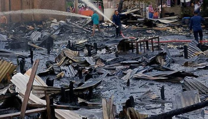 2 Personel RPK PT.MSK Bantu Padamkan Kebakaran di Simpang Gaung