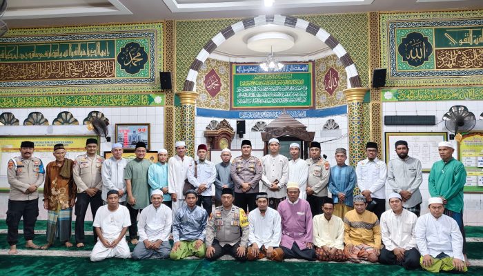 Kapolsek Tempuling Bersama dengan Forkopimcam Tempuling dan ISKI Kec. Tempuling Laksanakan Safari Ramadhan di Desa Teluk Jira Kec. Tempuling