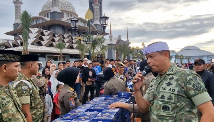 Jajaran Komando Garnisun Tetap II/Bandung Berbagi 1.500 Takjil, Pererat Kedekatan TNI dan Warga Bogor
