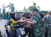 Wujud Kepedulian TNI, Kodim 0314/Inhil Kembali Berbagi Takjil Kepada Masyarakat
