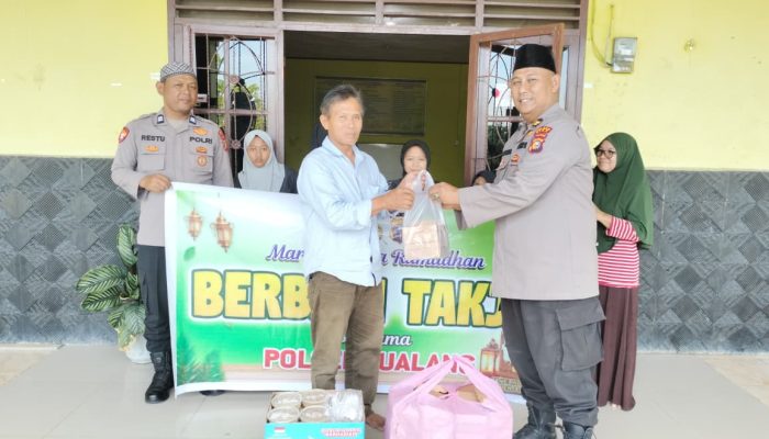 Ramadhan Penuh Berkah, Polsek Tualang Berbagi Takjil untuk Jamaah Masjid dan Anak Panti Asuhan