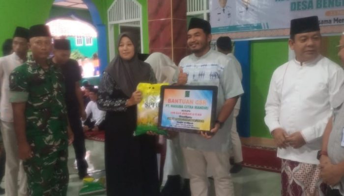 “Safari Ramadhan ini menjadi momentum bagi pemerintah daerah untuk lebih dekat dengan masyarakat sekaligus memperkuat ukhuwah Islamiyah serta meningkatkan semangat berbagi di bulan suci Ramadhan,” ujarnya.