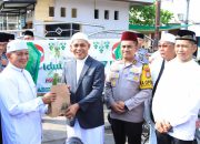 Semangat Idul Fitri dan Hari Hutan Sedunia, Polres Inhil Bagikan Bibit Pohon kepada Warga Tembilahan