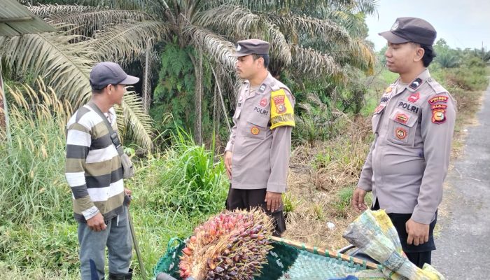 Cegah Karhutla, Polsek Tualang Intensifkan Patroli di Wilayah Rawan Kebakaran Dan Edukasi Warga Cegah Pembakaran Lahan