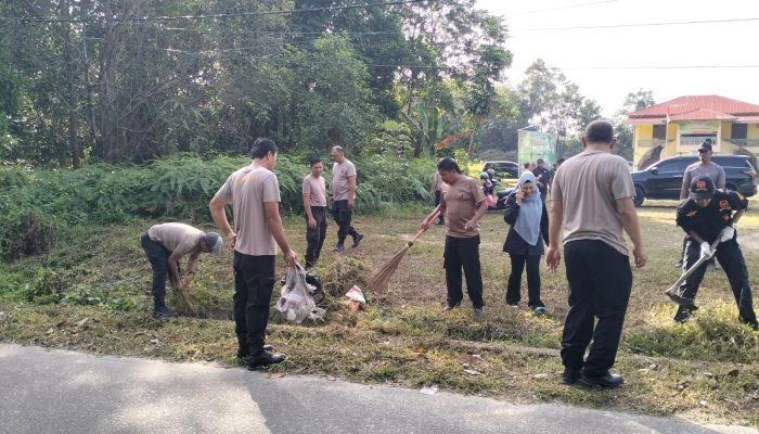 Bakti Kebersihan di LAM-R Tualang Bersama Upika, Wujud Kepedulian Lingkungan