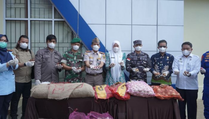 48,39 Ton Pangan Ilegal Dibakar di Tembilahan, Wabup Inhil: Negara Tak Boleh Kalah dari Penyelundup