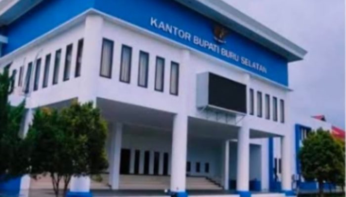 Isu Rumah Rp1,5 Miliar Diluruskan, Bupati Buru Selatan Tegaskan Hanya Kontrak untuk Sekda