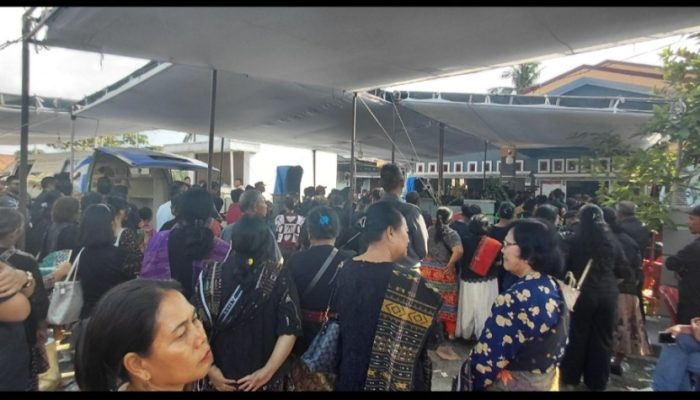 Isak Tangis Ribuan Pelayat Iringi Pemakaman Dumaris Sitio, Korban Pembunuhan di Pekanbaru
