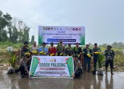 Polsek Kateman bersama Buruh dan Manajemen PT Pulau Sambu Group Tanam Bibit Pohon di Kateman Peringati May Day 2026