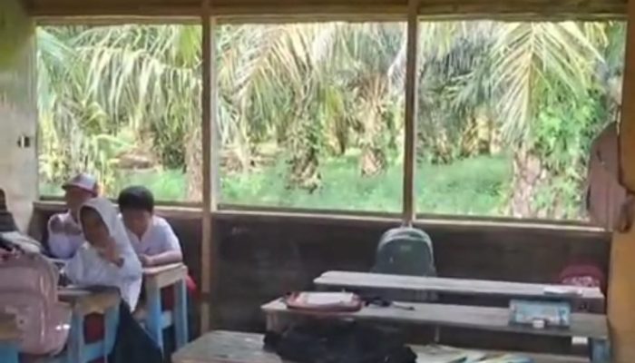 Miris! Sekolah Rusak Parah di Kuala Sebatu Terhambat NPSN
