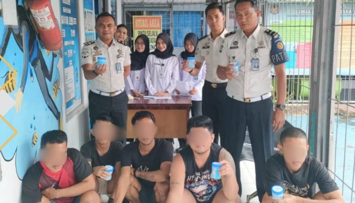 Perkuat Komitmen Zero Narkoba, Lapas Tembilahan Laksanakan Tes Urine Pegawai dan Warga Binaan