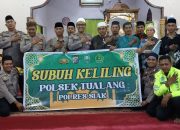 Subuh Keliling Penuh Makna, Kapolsek Tualang Berbagi Bibit Pohon di Masjid Ittihadul Muslimin
