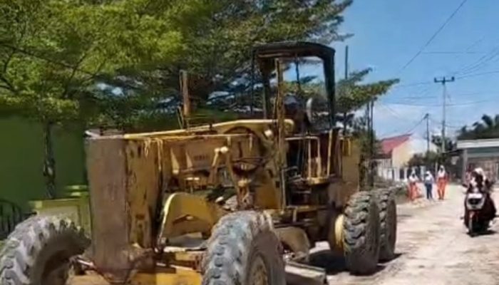 Dengar Suara Rakyat, Pemkab Rohul Perbaiki Jalan di Ujungbatu Timur