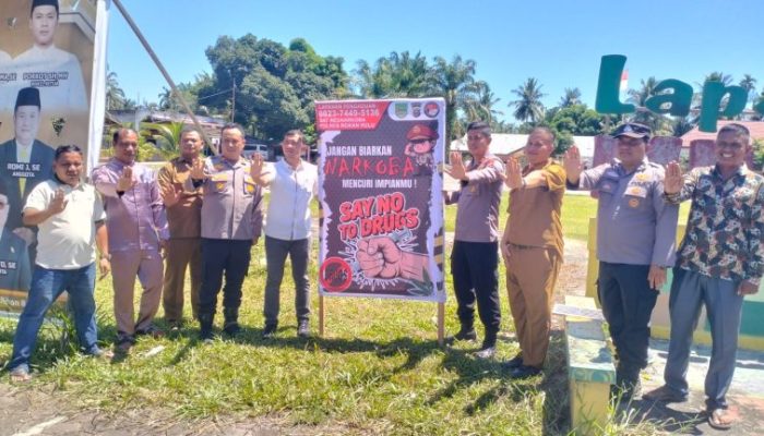 Perkuat Kampung Tangguh Anti Narkoba ,Polres Rokan Hulu. Gencarkan Sosialisasi P4GN dan Pasang. baliho. Layanan. pengaduan di Tambah Hilir