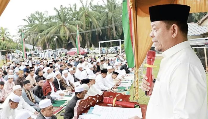 Bupati dan Wabup Rohul Kompak Salat Iduladha di Kampung Halaman