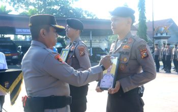 KAPOLRES INDRAGIRI HILIR AKBP FAROUK OKTORA S.H, S.I.K, PIMPIN GELAR UPACARA PTDH TERHADAP DUA PERSONEL