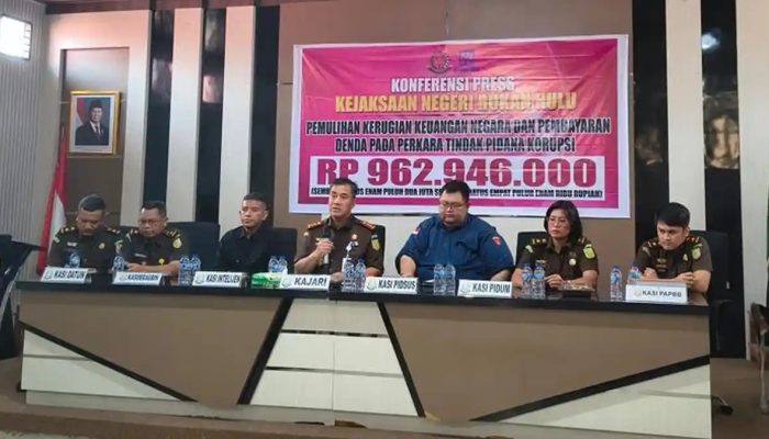 Kejari Rohul Pulihkan Kerugian Negara Rp 800 Juta Lebih di Kasus Korupsi BOS SMAN 1 Ujung Batu