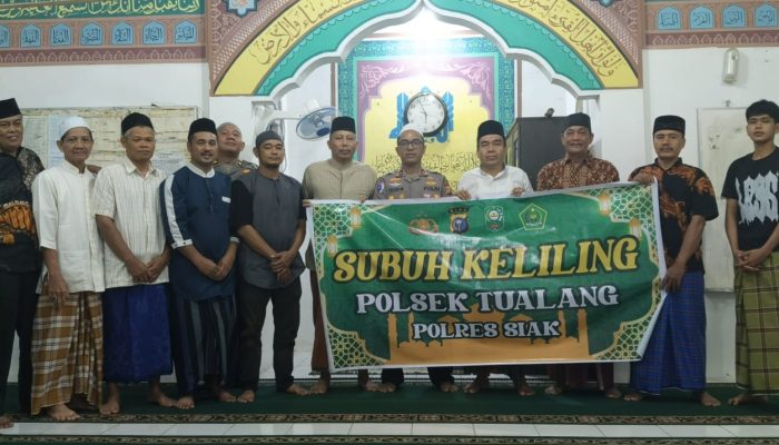 Kapolsek Tualang Hadir di Tengah Jamaah, Bangun Kepercayaan Lewat Subuh Keliling dan Pererat Silaturahmi