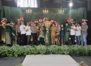 Awali Kehidupan Baru dengan Menanam Harapan, Polsek Tualang Serahkan Bibit Pohon kepada Pengantin