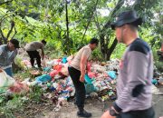 Polsek Tualang Bersama Pemerintah Kampung Bersihkan Tumpukan Sampah di Simpang Gondrong, Wujud Respons Cepat Keluhan Masyarakat