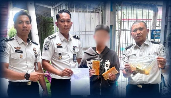 Lapas Tembilahan Gagalkan Penyelundupan 2 Unit Handphone dalam Titipan Makanan