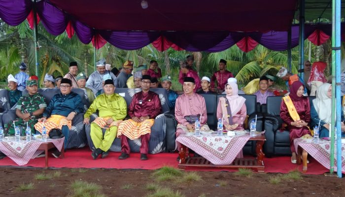 Bupati Herman Lepas Pawai Ta’aruf, MTQ Kecamatan Pelangiran Jadi Momentum Syiar Islam dan Lahirkan Generasi Qur’ani