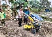 Kapolsek Tualang Lakukan Penggemburan Lahan Jagung di Pondok Pesantren Abu Huroiroh Menggunakan Hand Tractor Dukung Ketahanan Pangan*