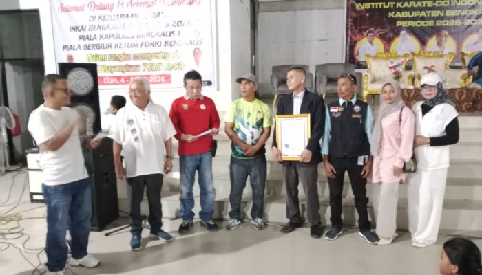 DPD ASWIN PROVINSI RIAU, SERAHKAN SERTIFIKAT ASWIN KEPADA INKAI BENGKALIS
