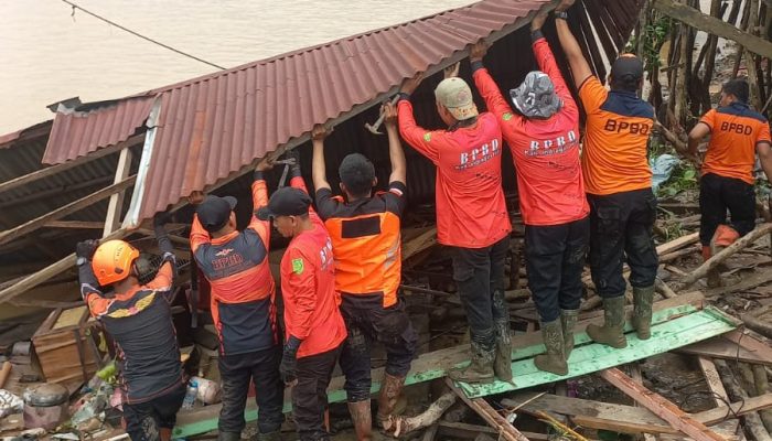 BPBD Inhil Evakuasi Rumah Warga Terdampak Angin Kencang, Satu Keluarga Mengungsi
