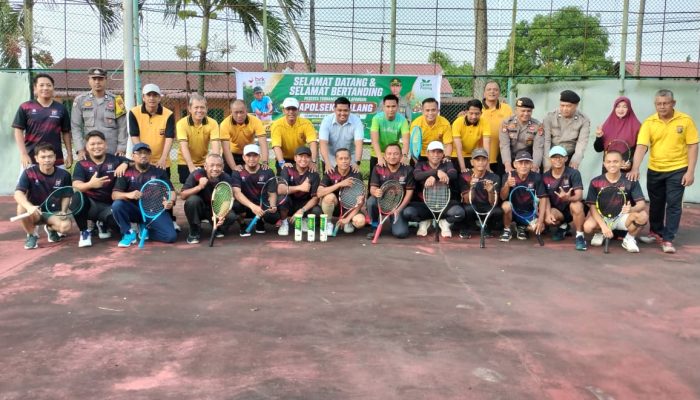 Kapolsek Tualang Buka Kejuaraan Tenis Lapangan Hari Bhayangkara ke-80, Gaungkan Semangat Green Policing