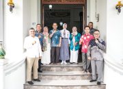 Bupati Herman dan Ketua TP-PKK Inhil Lepas Keberangkatan Arifa Rahma Maulydha ke Jakarta, Wakili Riau sebagai Paskibraka Nasional 2026