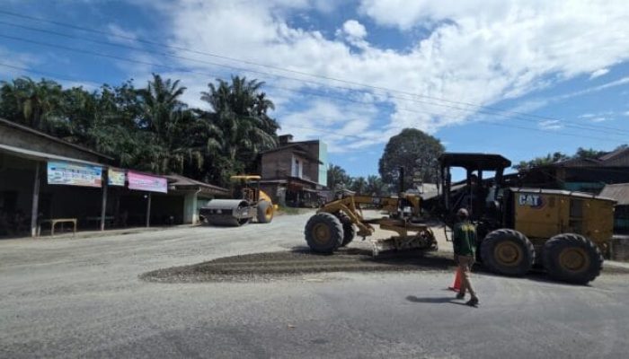 Perbaiki Jalan Rusak, Pemprov Riau Pastikan Akses Warga Rohul Kembali Lancar