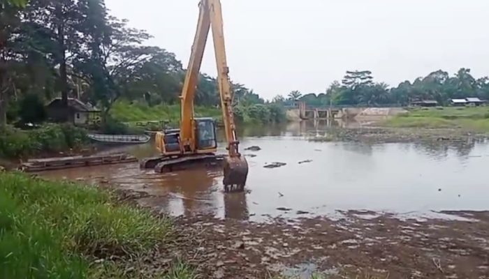 Pengerukan Bendungan Menaming Dimulai, PUPR Rohul Bergerak Selamatkan Irigasi Ribuan Hektare Sawa
