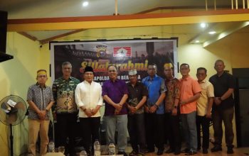 Bupati Indragiri Hilir (Inhil), Herman, dampingi Kapolda Riau, Irjen Pol Herry Heryawan, silaturahmi bersama Kerukunan Keluarga Sulawesi Selatan (KKSS), pada Rabu (30/7) malam, di Rumah Makan Pondok Indragiri, Tembilahan.