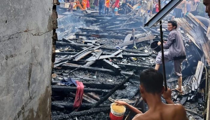 Kebakaran Rumah Pemukiman dan Ruang Kelas SMK di Kateman, 4 Bangunan dan Sekolah Hangus