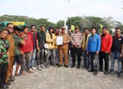Terima Tuntutan Aksi Aliansi Mahasiswa dan Rakyat Soal Harga Kelapa, Bupati Herman Minta Dukungan Bersama